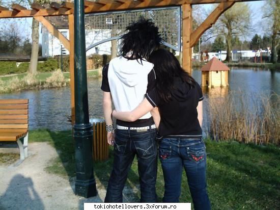 bill are o iubita??? - hehe.....mai am una :( =( dar sincer cred ca sunt - Bill